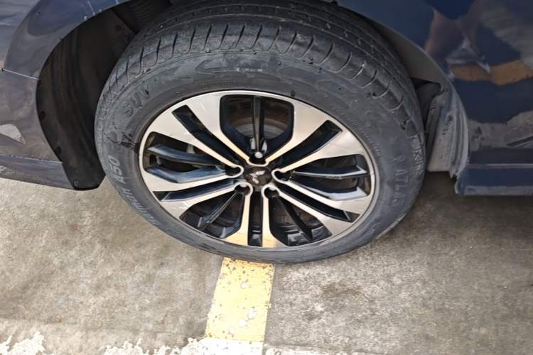 Used Wuling Victory 2020 1.5T CVT Flagship Edition Right Rear Wheel Hub