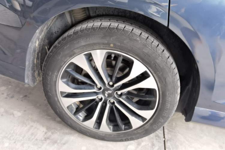Used Wuling Victory 2020 1.5T CVT Flagship Edition Right Rear Wheel Hub