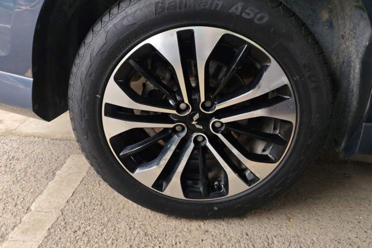 Used Wuling Victory 2020 1.5T CVT Flagship Edition Right Rear Wheel Hub