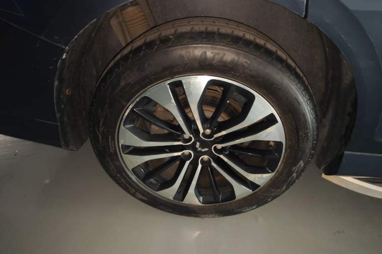 Used Wuling Victory 2020 1.5T CVT Flagship Edition Right Rear Wheel Hub