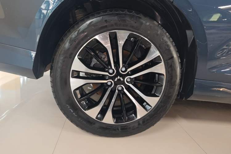 Used Wuling Victory 2020 1.5T CVT Flagship Edition Right Rear Wheel Hub