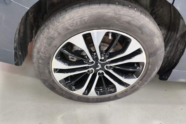Used Wuling Victory 2020 1.5T CVT Flagship Edition Right Rear Wheel Hub