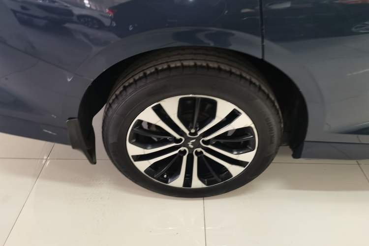 Used Wuling Victory 2020 1.5T CVT Flagship Edition Right Rear Wheel Hub