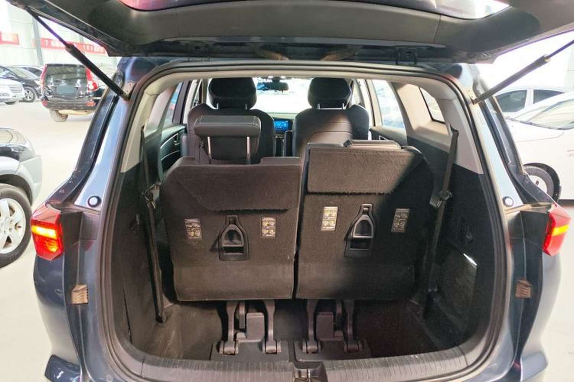 Used Wuling Victory 2020 1.5T CVT Luxury Model Trunk