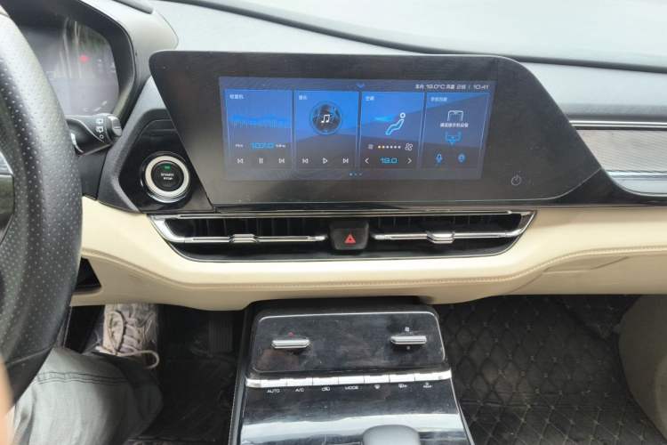 Used Wuling Victory 2020 1.5T CVT Flagship Edition Audio And AC Panel