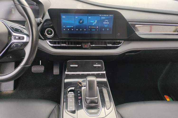 Used Wuling Victory 2020 1.5T CVT Flagship Edition Audio And AC Panel