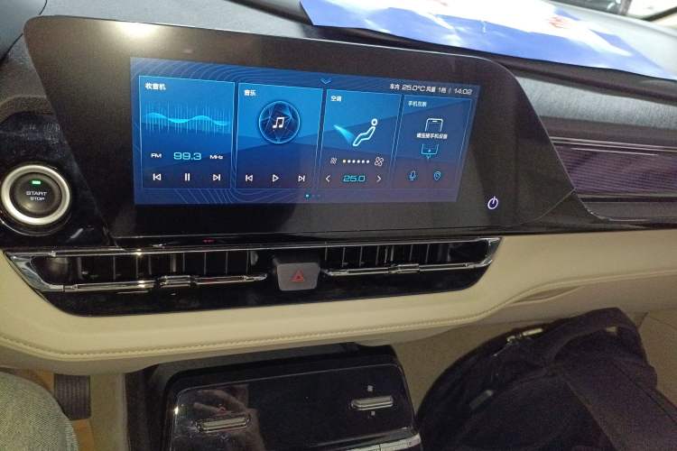 Used Wuling Victory 2020 1.5T CVT Flagship Edition Audio And AC Panel
