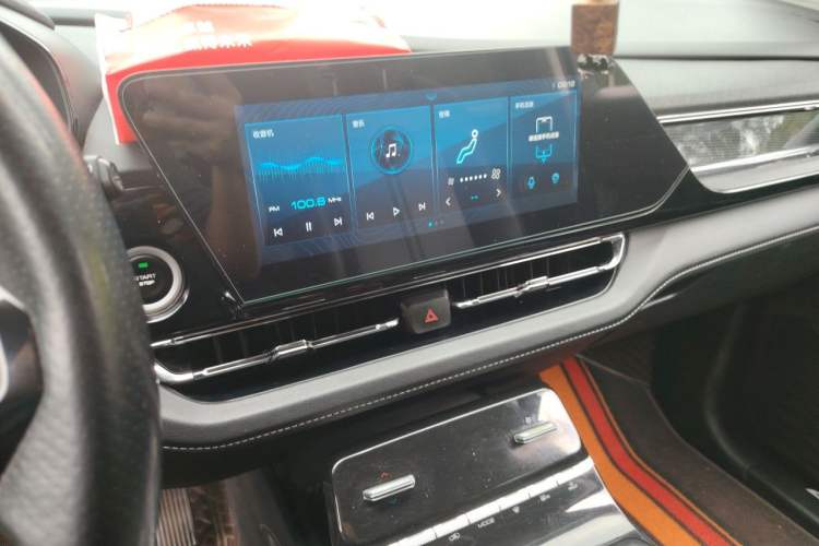 Used Wuling Victory 2020 1.5T CVT Flagship Edition Audio And AC Panel