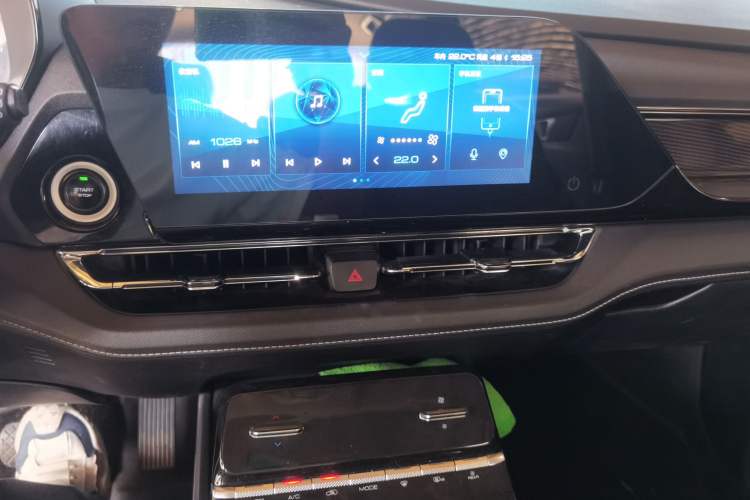 Used Wuling Victory 2020 1.5T CVT Flagship Edition Audio And AC Panel