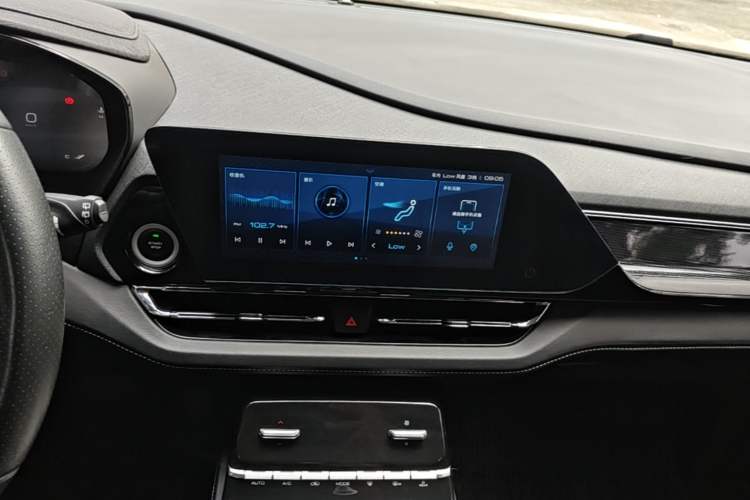 Used Wuling Victory 2020 1.5T CVT Flagship Edition Audio And AC Panel