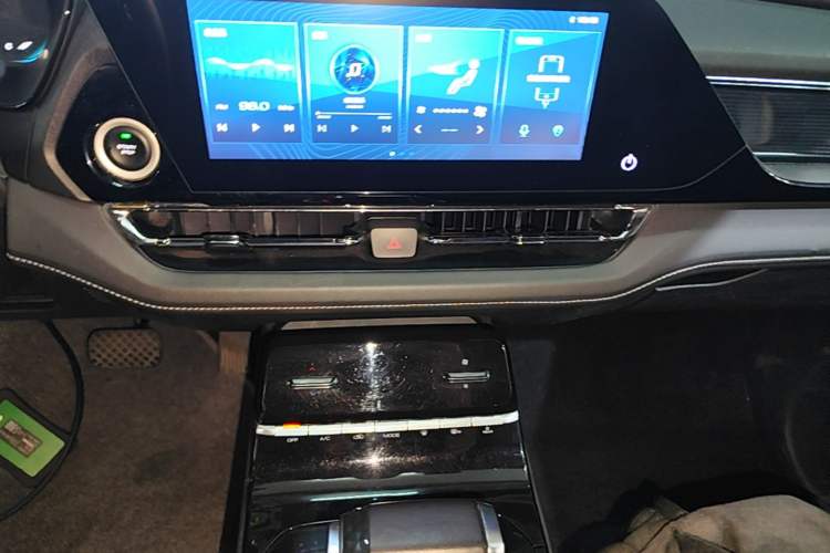 Used Wuling Victory 2020 1.5T CVT Luxury Model Audio And AC Panel