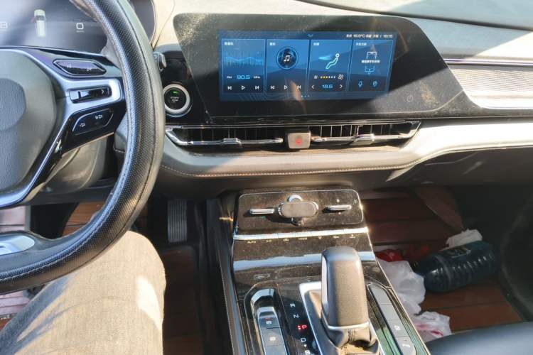 Used Wuling Victory 2020 1.5T CVT Flagship Edition Audio And AC Panel