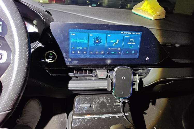 Used Wuling Victory 2020 1.5T CVT Flagship Edition Audio And AC Panel