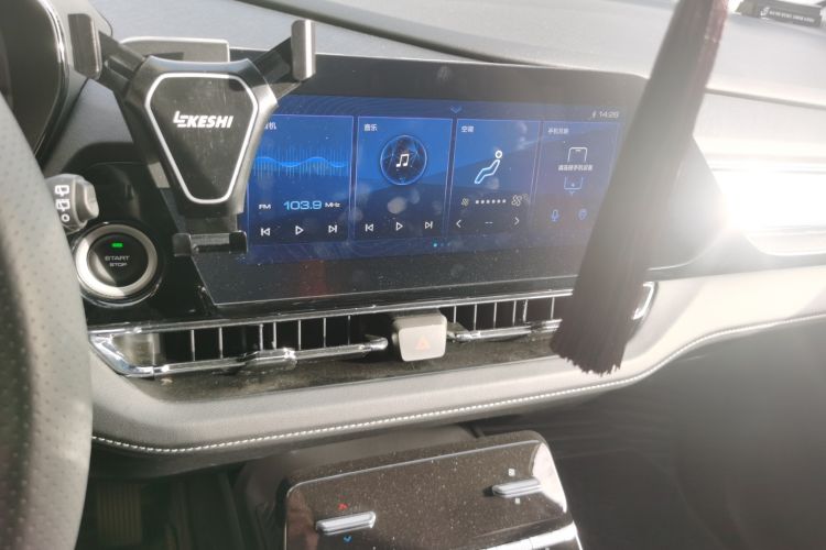 Used Wuling Victory 2020 1.5T CVT Flagship Edition Audio And AC Panel