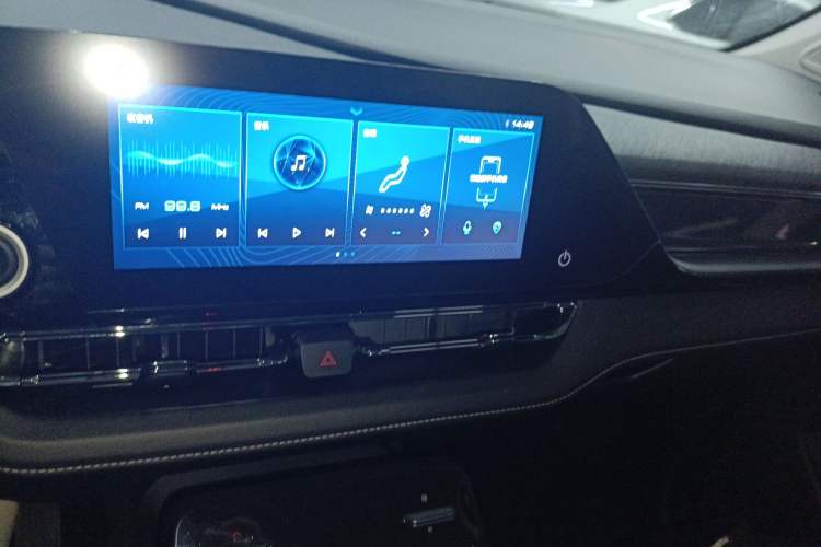 Used Wuling Victory 2020 1.5T CVT Flagship Edition Audio And AC Panel