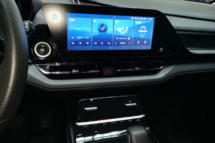 Used Wuling Victory 2020 1.5T CVT Flagship Edition Audio And AC Panel