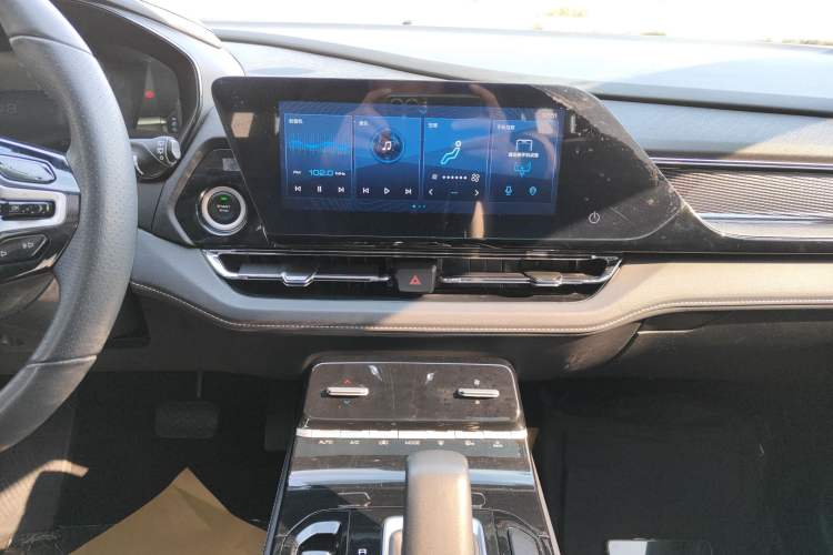 Used Wuling Victory 2020 1.5T CVT Flagship Edition Audio And AC Panel