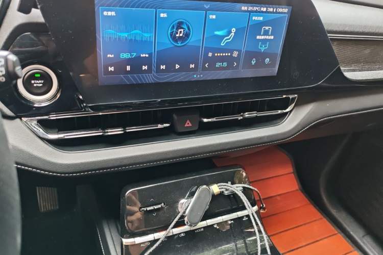 Used Wuling Victory 2020 1.5T CVT Flagship Edition Audio And AC Panel