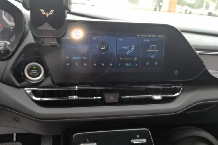 Used Wuling Victory 2020 1.5T CVT Flagship Edition Audio And AC Panel