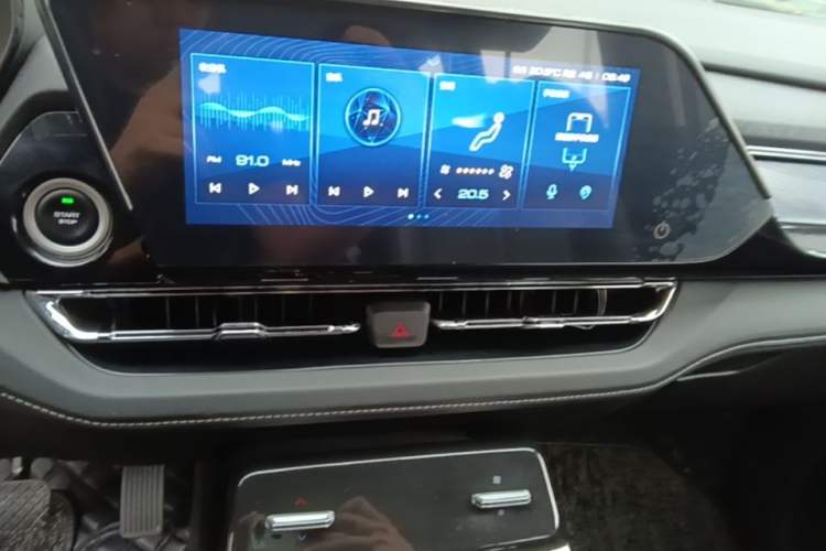 Used Wuling Victory 2020 1.5T CVT Flagship Edition Audio And AC Panel