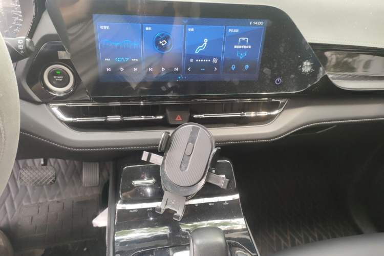 Used Wuling Victory 2020 1.5T CVT Flagship Edition Audio And AC Panel