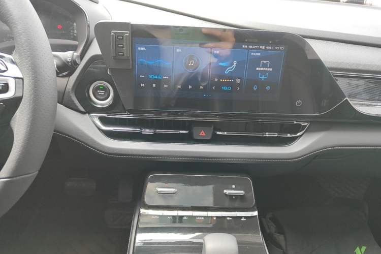 Used Wuling Victory 2020 1.5T CVT Flagship Edition Audio And AC Panel