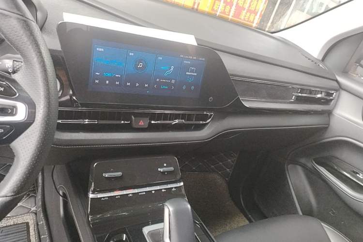 Used Wuling Victory 2020 1.5T CVT Flagship Edition Audio And AC Panel