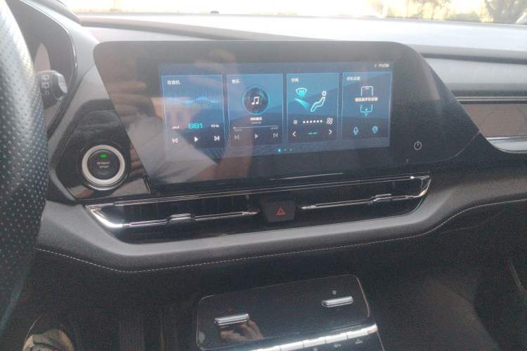 Used Wuling Victory 2020 1.5T CVT Luxury Model Audio And AC Panel