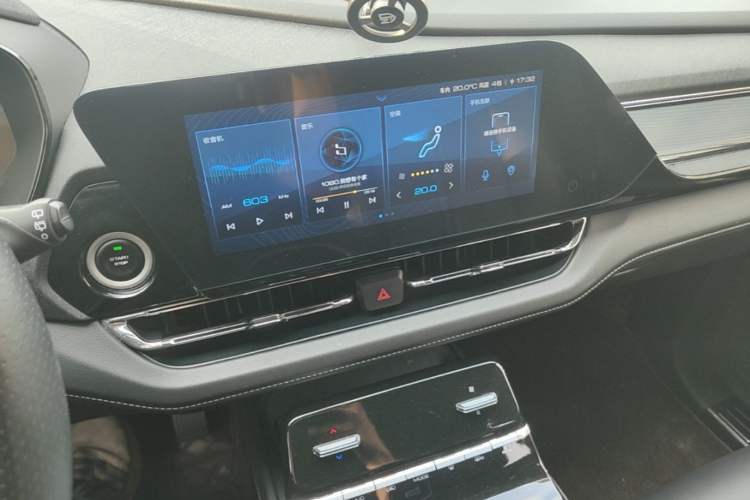 Used Wuling Victory 2020 1.5T CVT Flagship Edition Audio And AC Panel