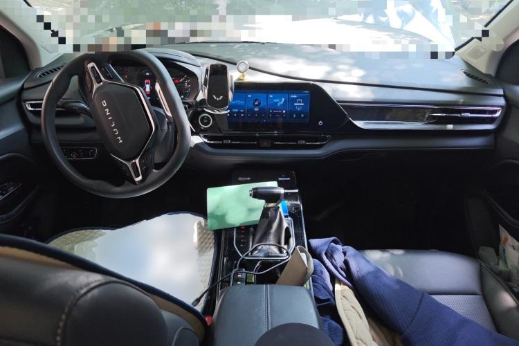 Used Wuling Victory 2020 1.5T CVT Luxury Model Center Console