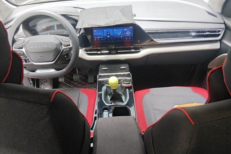 Used Wuling Victory 2020 1.5T Manual Elite Edition Center Console