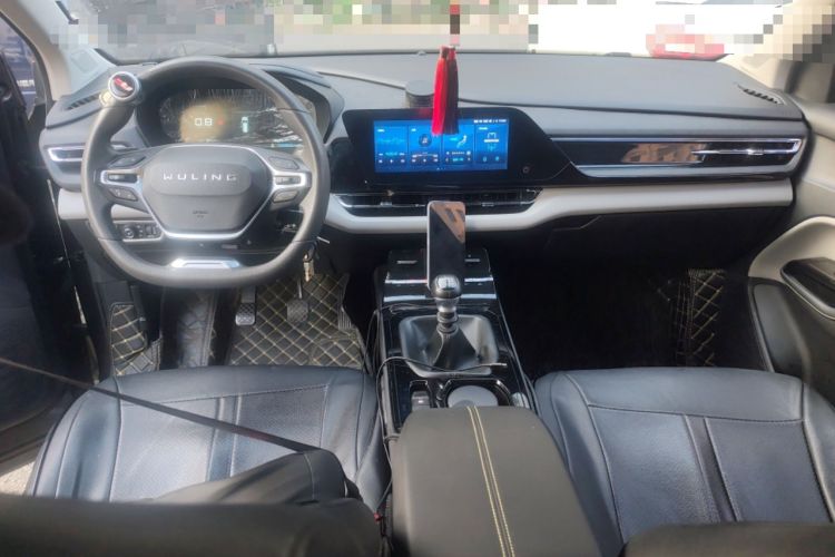 Used Wuling Victory 2020 1.5T Manual Elite Edition Center Console
