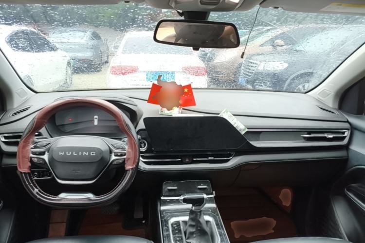 Used Wuling Victory 2020 1.5T CVT Luxury Model Center Console