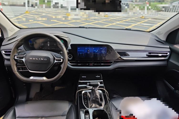 Used Wuling Victory 2020 1.5T CVT Luxury Model Center Console