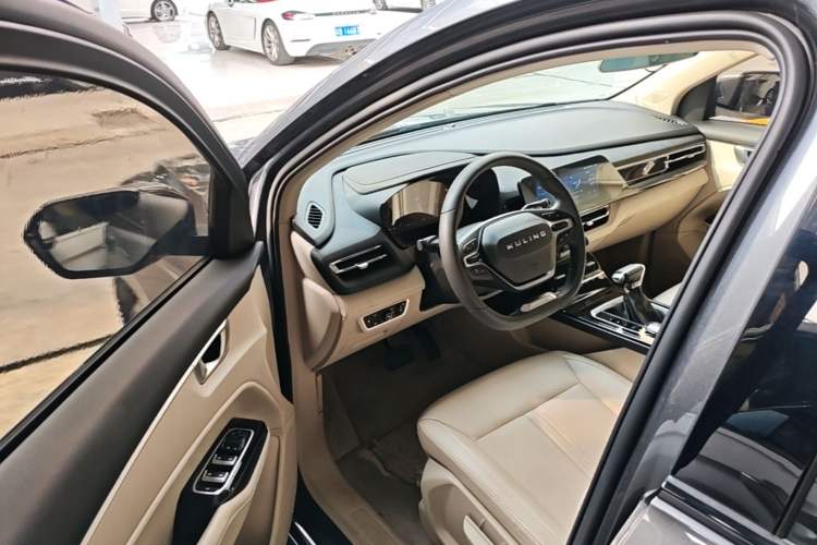 Used Wuling Victory 2020 1.5T CVT Luxury Model Driver Seat