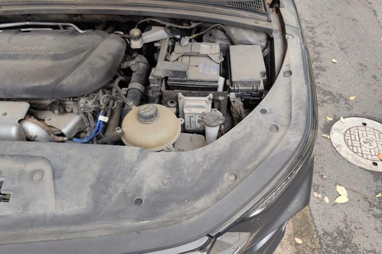 Used Wuling Victory 2020 1.5T CVT Flagship Edition Engine Bay Left