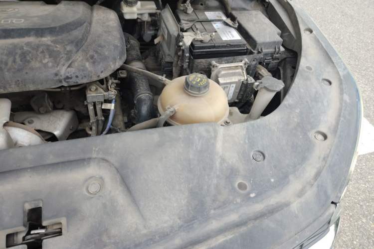 Used Wuling Victory 2020 1.5T CVT Flagship Edition Engine Bay Left