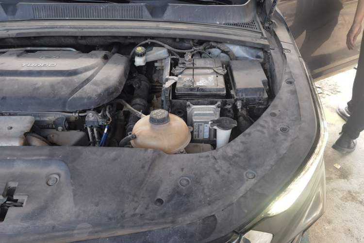 Used Wuling Victory 2020 1.5T CVT Flagship Edition Engine Bay Left
