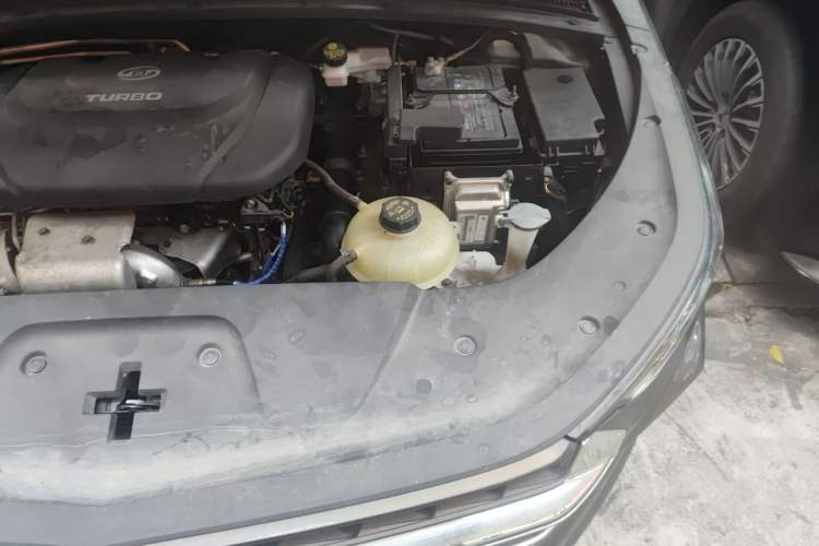 Used Wuling Victory 2020 1.5T CVT Flagship Edition Engine Bay Left