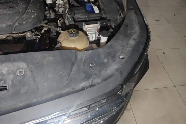 Used Wuling Victory 2020 1.5T CVT Flagship Edition Engine Bay Left