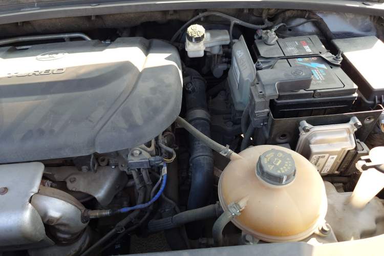 Used Wuling Victory 2020 1.5T CVT Flagship Edition Engine Bay Left
