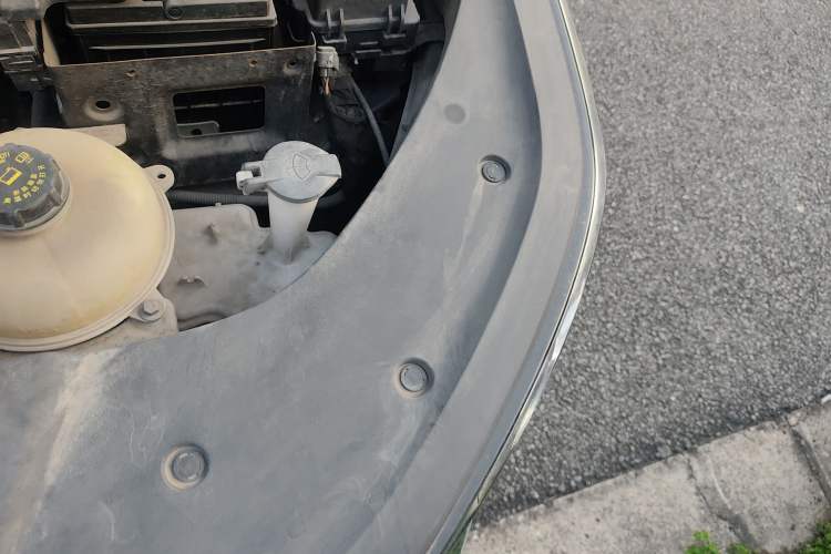 Used Wuling Victory 2020 1.5T Manual Elite Edition Engine Bay Left