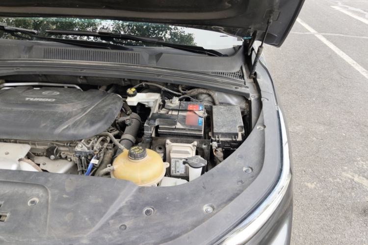 Used Wuling Victory 2020 1.5T CVT Flagship Edition Engine Bay Left