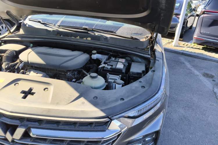 Used Wuling Victory 2020 1.5T CVT Flagship Edition Engine Bay Left
