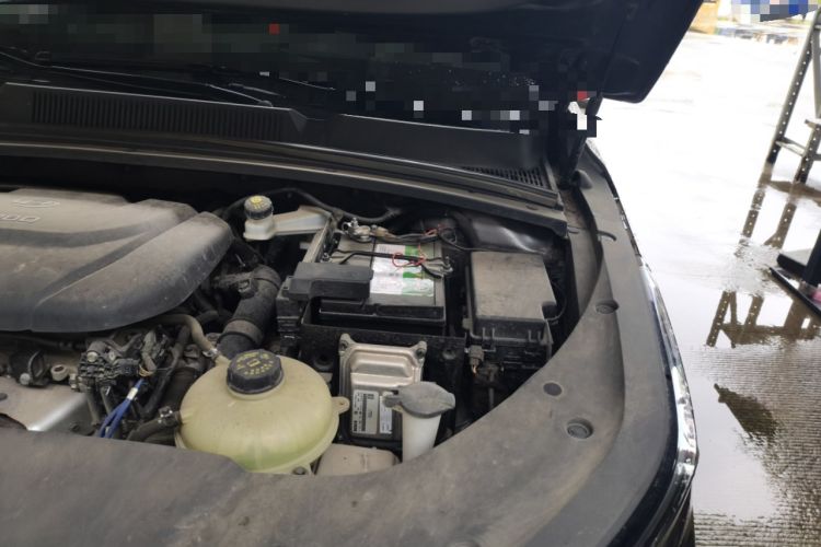 Used Wuling Victory 2020 1.5T CVT Flagship Edition Engine Bay Left