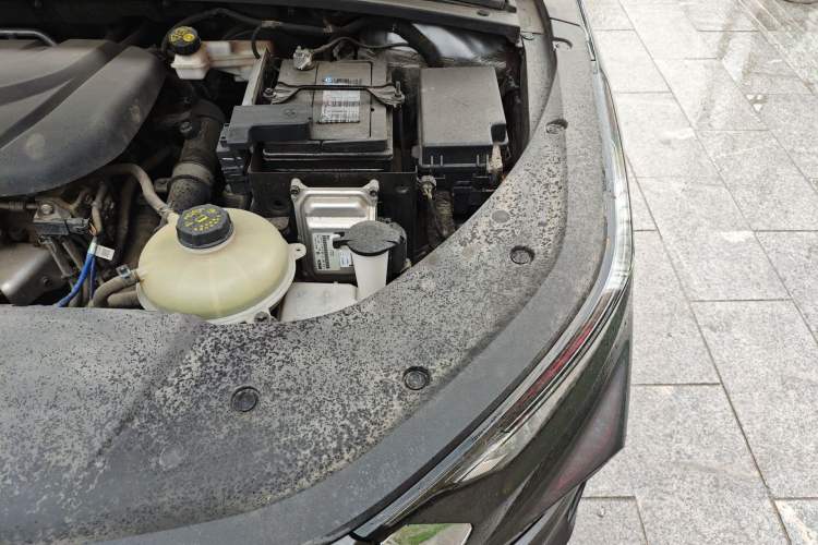 Used Wuling Victory 2020 1.5T CVT Flagship Edition Engine Bay Left