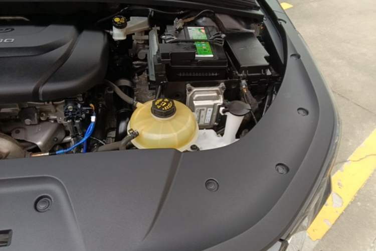 Used Wuling Victory 2020 1.5T CVT Flagship Edition Engine Bay Left