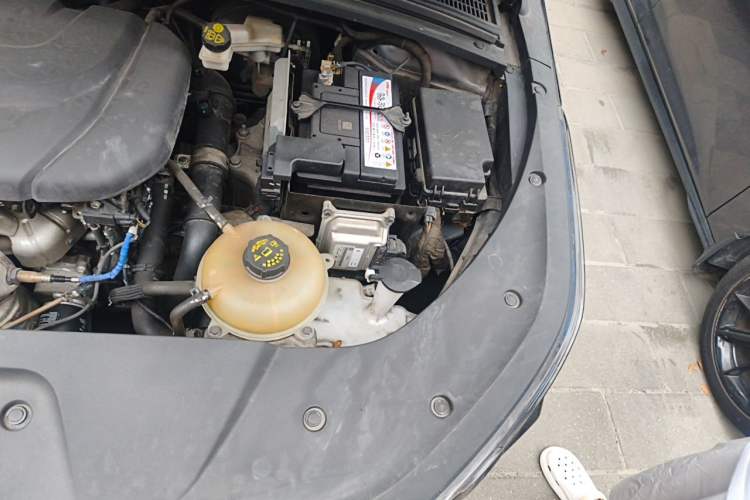 Used Wuling Victory 2020 1.5T CVT Flagship Edition Engine Bay Left