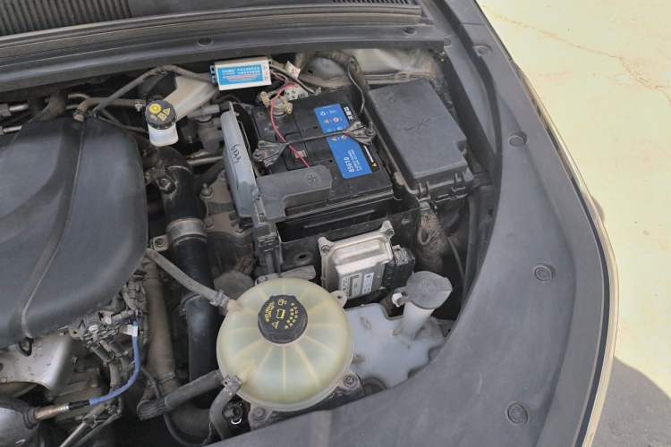 Used Wuling Victory 2020 1.5T CVT Flagship Edition Engine Bay Left