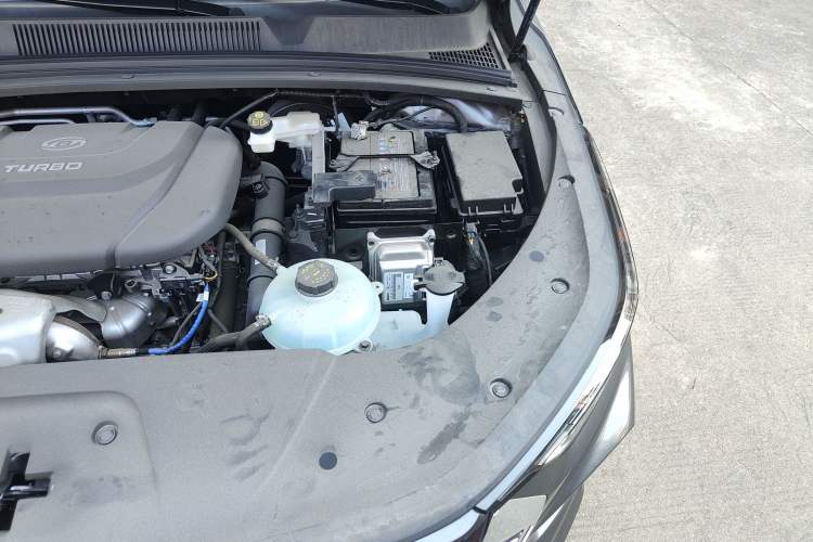 Used Wuling Victory 2020 1.5T CVT Flagship Edition Engine Bay Left